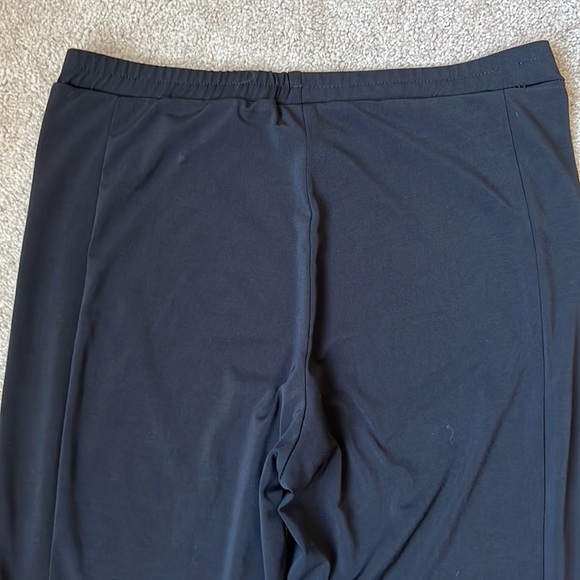 5/$25 Mia More Capri Pants - Picture 7 of 9